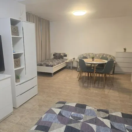 студио ива 2 Apartment *